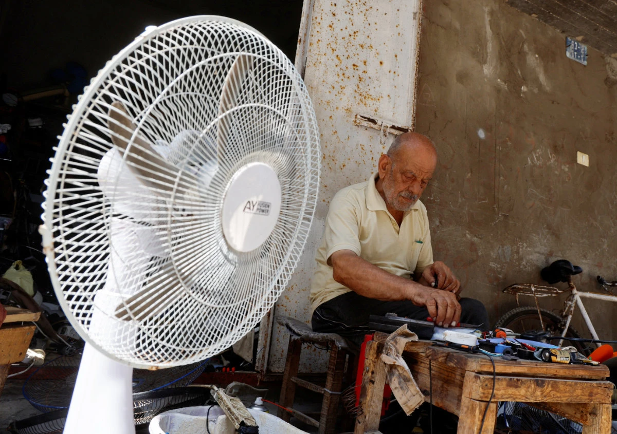 Business booms for Gaza repairman as heatwave fans demand