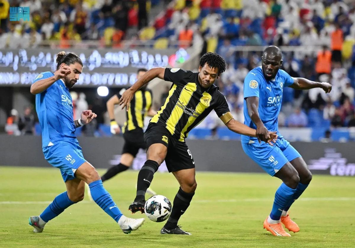 Al-Hilal beat Al-Ittihad team, 3-1, with goals by Sergey Savic, Salem Al-Dosari and Malcolm Philip. (SPA)