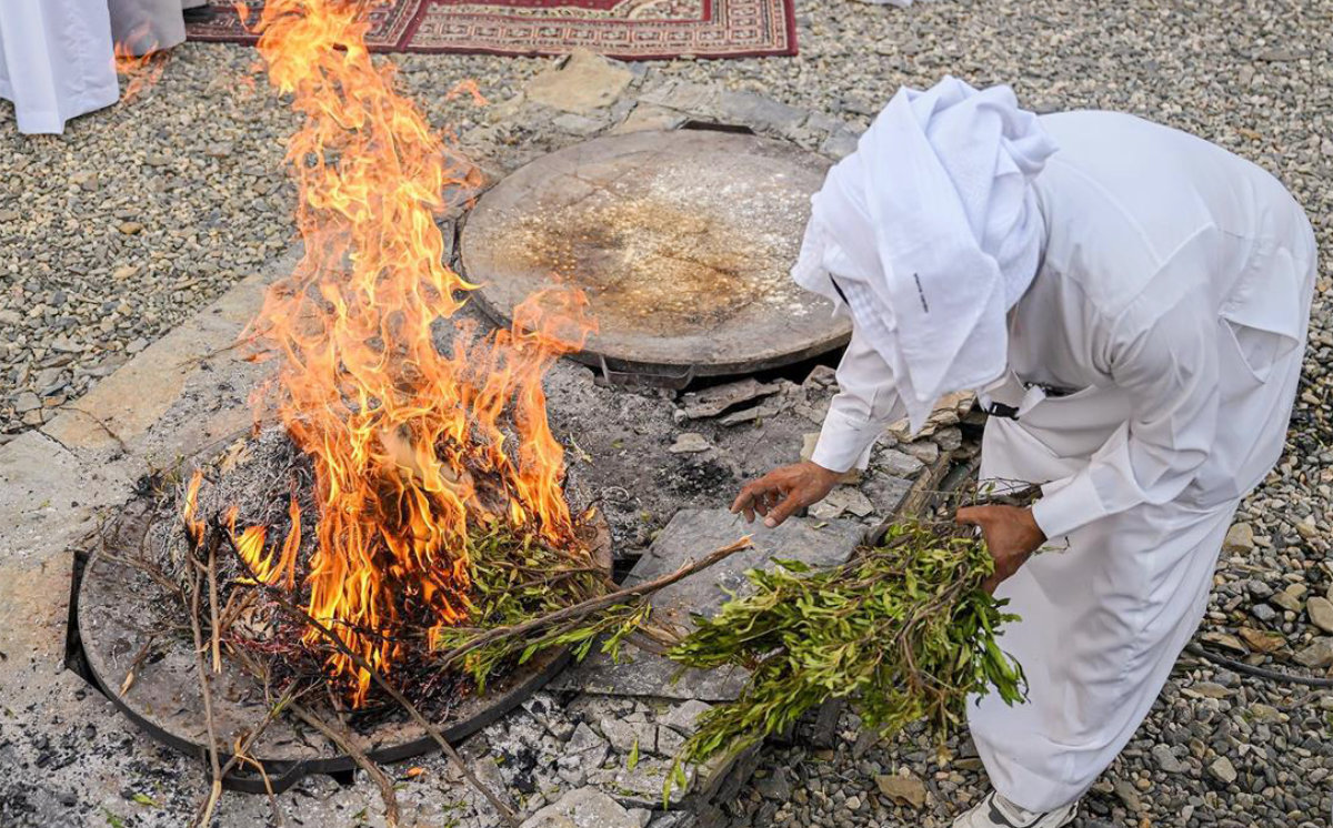 The leaves of dodonaea tree are used as firewood and the resulting smoke adds flavor to magnah bread while it cooks. (SPA)