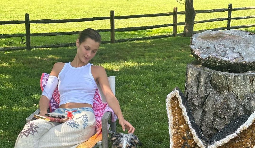 Bella Hadid returned to good form after extensive treatment throughout the year. (Instagram)