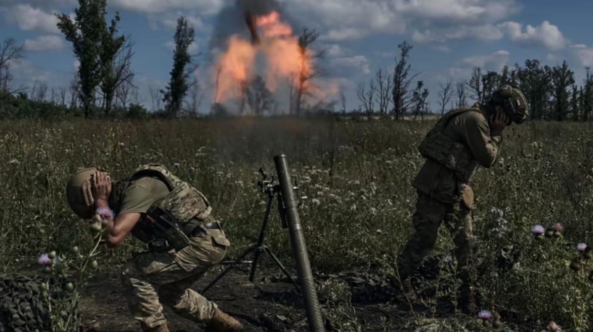 Ukrainian soldiers fire a mortar towards Russian positions at the front line. (AP/File Photo)