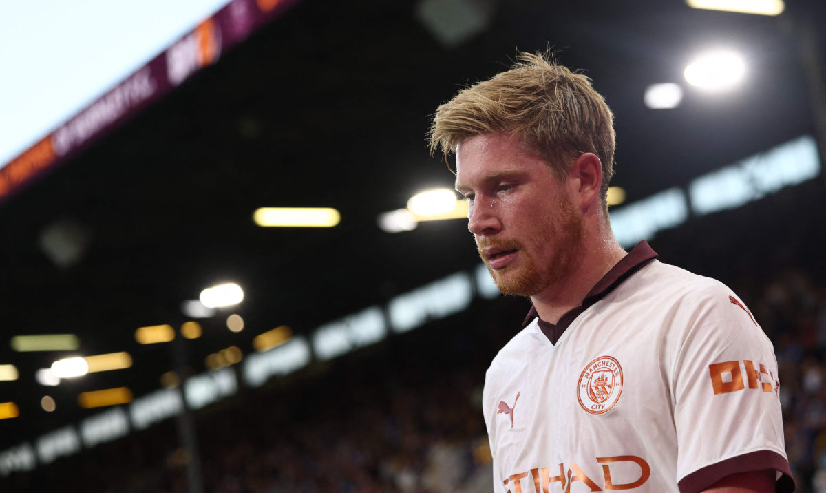 Manchester City's Belgian midfielder #17 Kevin De Bruyne reacts as he leaves the pitch following an injury during the English Premier League football match between Burnley and Manchester City at Turf Moor in Burnley, north-west England on August 11, 2023. (AFP)
