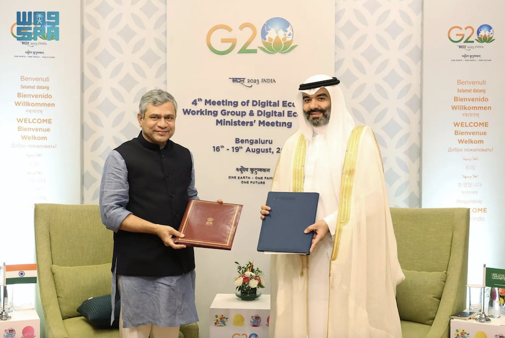 The agreement was signed by minister Abdullah Al-Swaha and India’s Minister for Railways, Communications, Electronics and Information Technology, Ashwini Vaishnaw. (SPA)