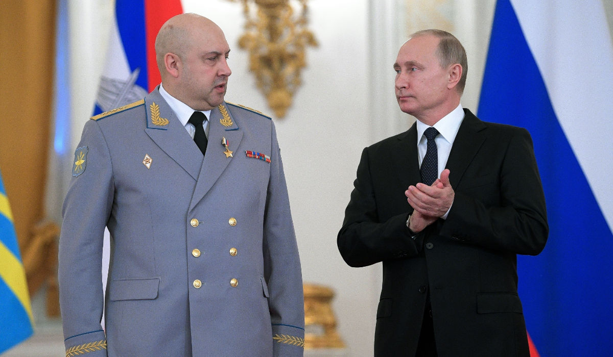 Russian President Vladimir Putin, right, applauds Col. Gen. Sergei Surovikin during an awards ceremony for troops who fought in Syria, in the Kremlin, in Moscow, Russia, Dec. 28, 2017. (AP)
