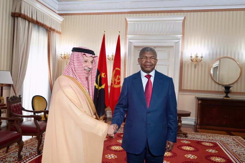 The message for Joao Lourenco was conveyed by Royal Court advisor Ahmed Qattan during a reception at the presidential palace in Luanda. (SPA)