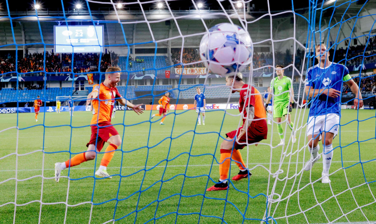 Galatasaray's Norwegian midfielder Fredrik Midtsjo (L) celebrates after scoring his team's third goal during the first leg of the UEFA Champions League playoff against Molde at the Aker Stadion in Molde, western Norway, on Aug. 23, 2023. (AFP)