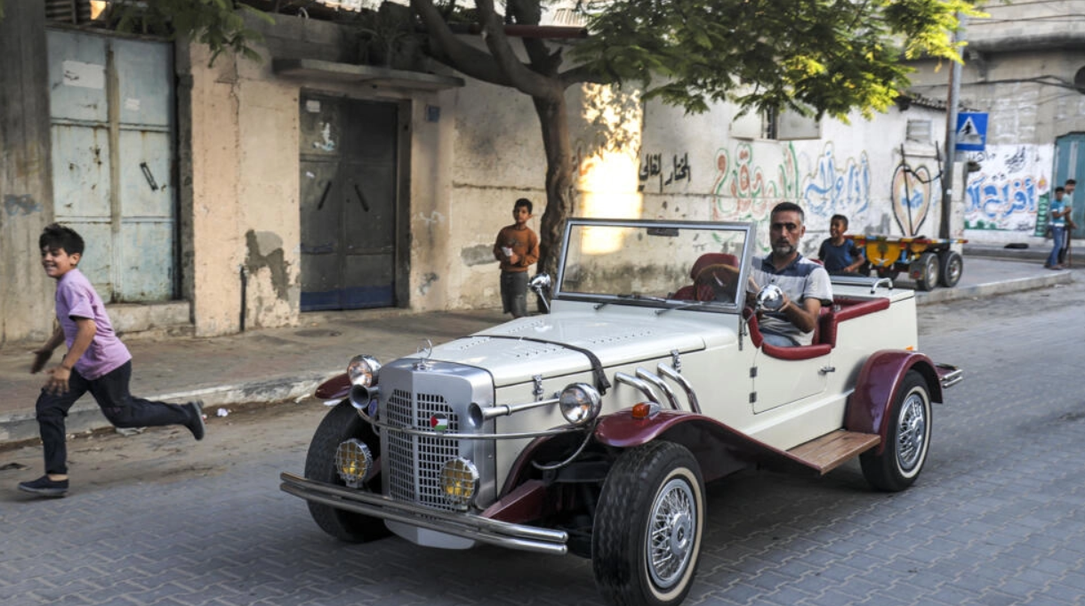 Classic cars back on the road — in Gaza City