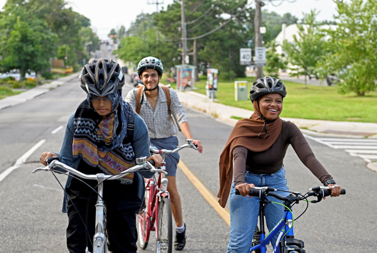 Toronto program encourages hijab-wearing women to get on two wheels