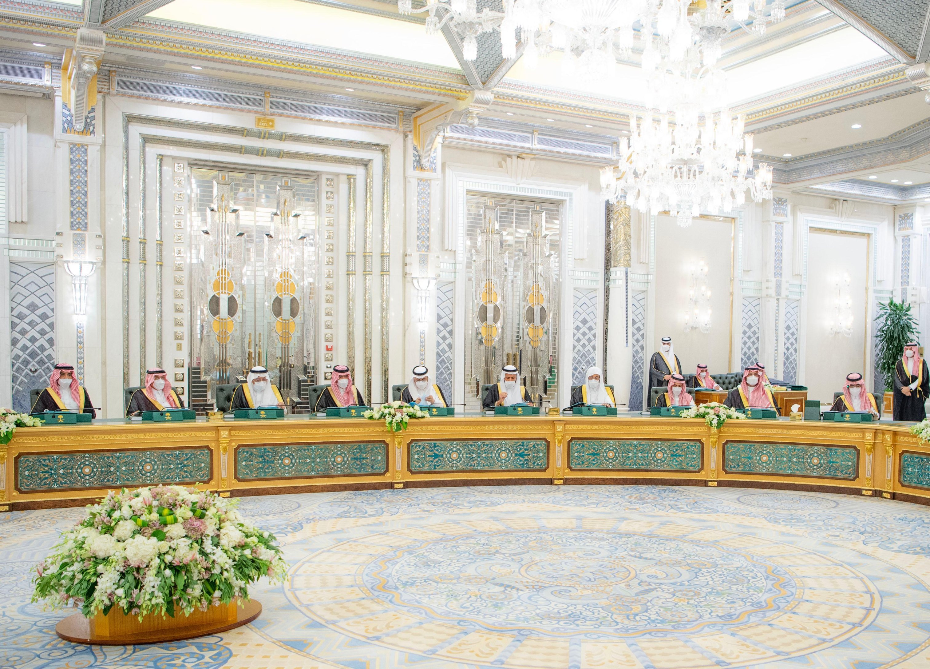 Saudi King attends weekly Cabinet meeting