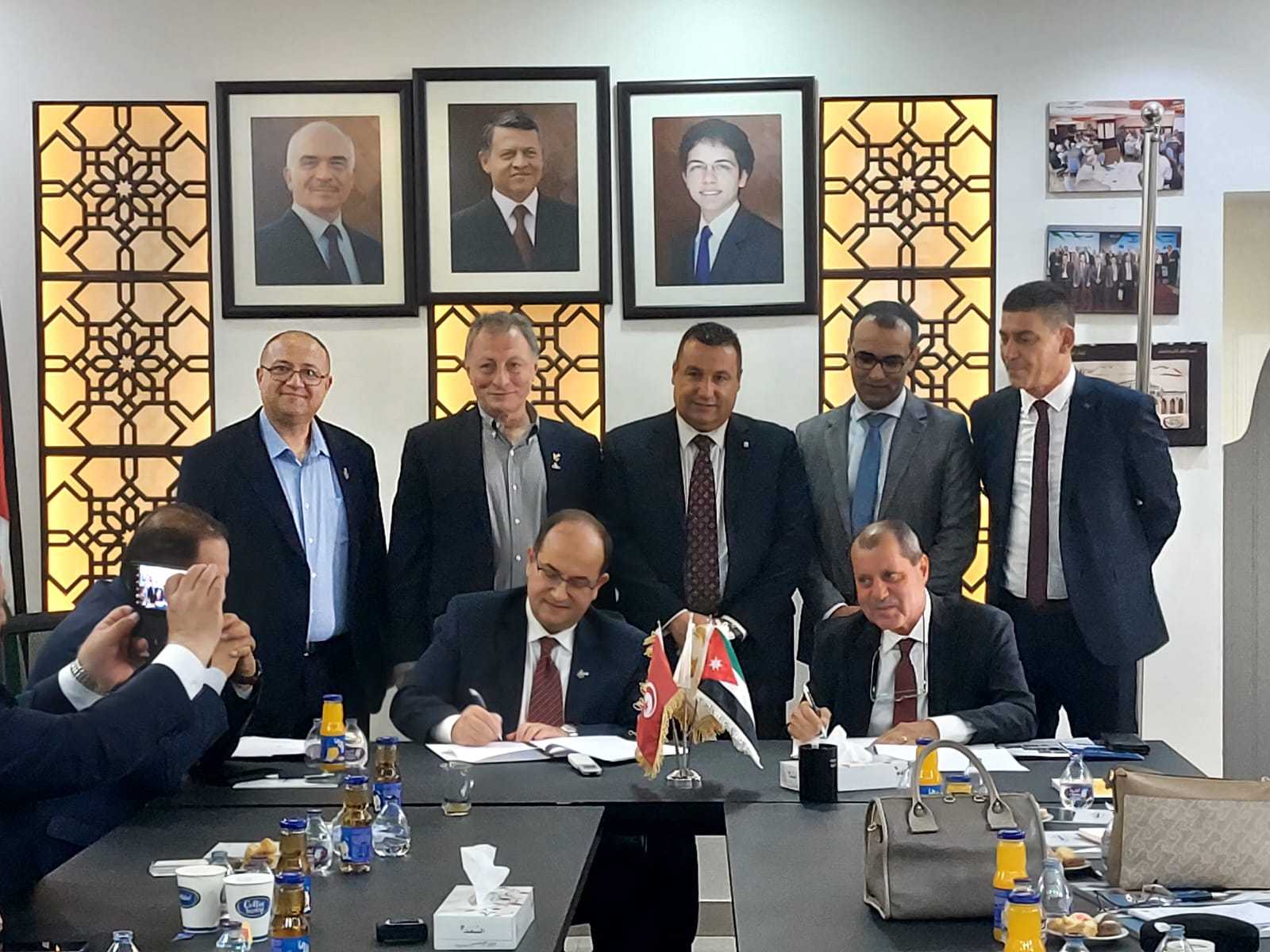 The Palestinian-Jordanian Business Forum and Tunisian Chamber of Commerce and Industry signing an agreement to boost trade. (Petra)