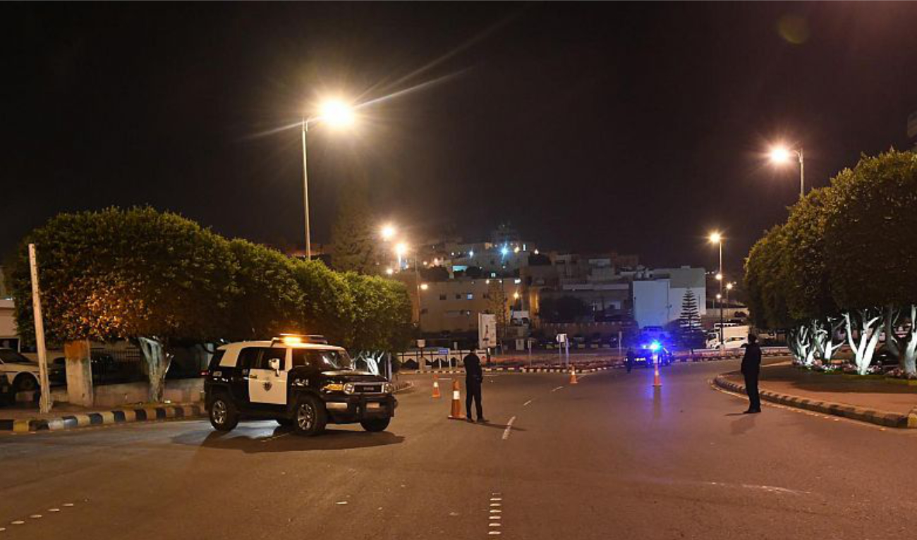 The government has urged anyone with information related to suspected drug dealing or smuggling operations to call the confidential hotline 911 in Riyadh, Makkah and Eastern region, 999 across other regions in the Kingdom. (SPA/File)