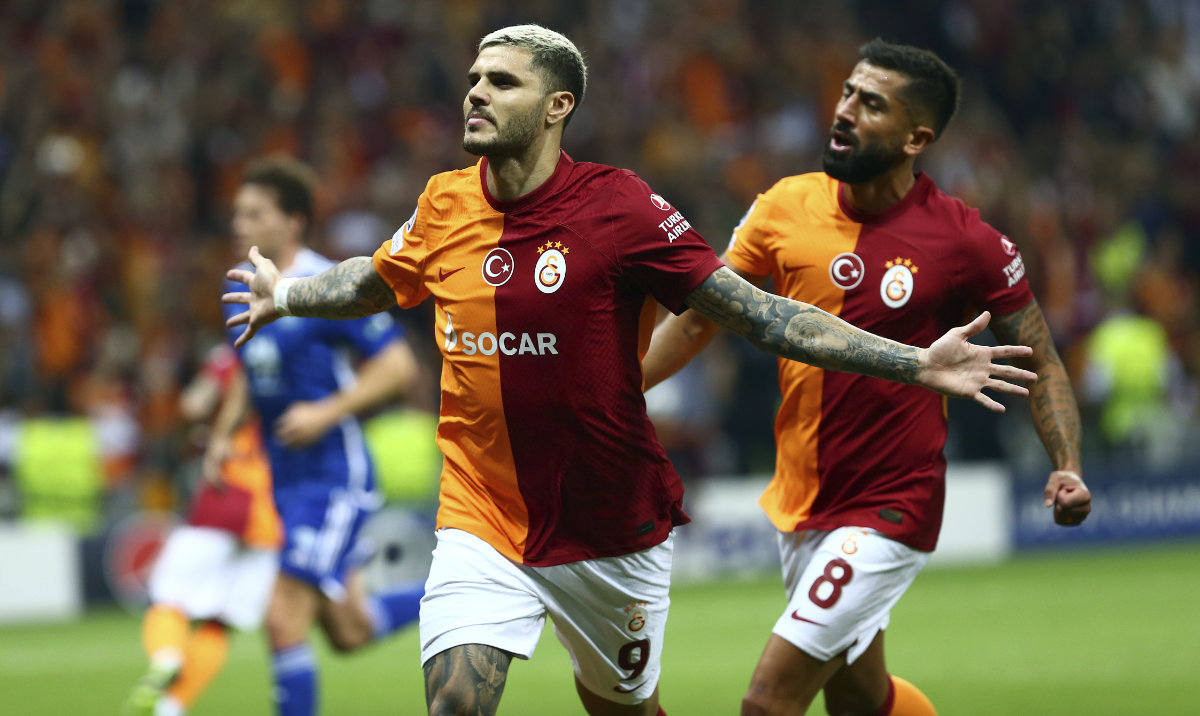 Galatasaray's Mauro Icardi, left, celebrates scoring with teammate Kerem Demirbay during the Champions League qualifying playoff match between Galatasaray and Molde in Istanbul Tuesday. (AP)