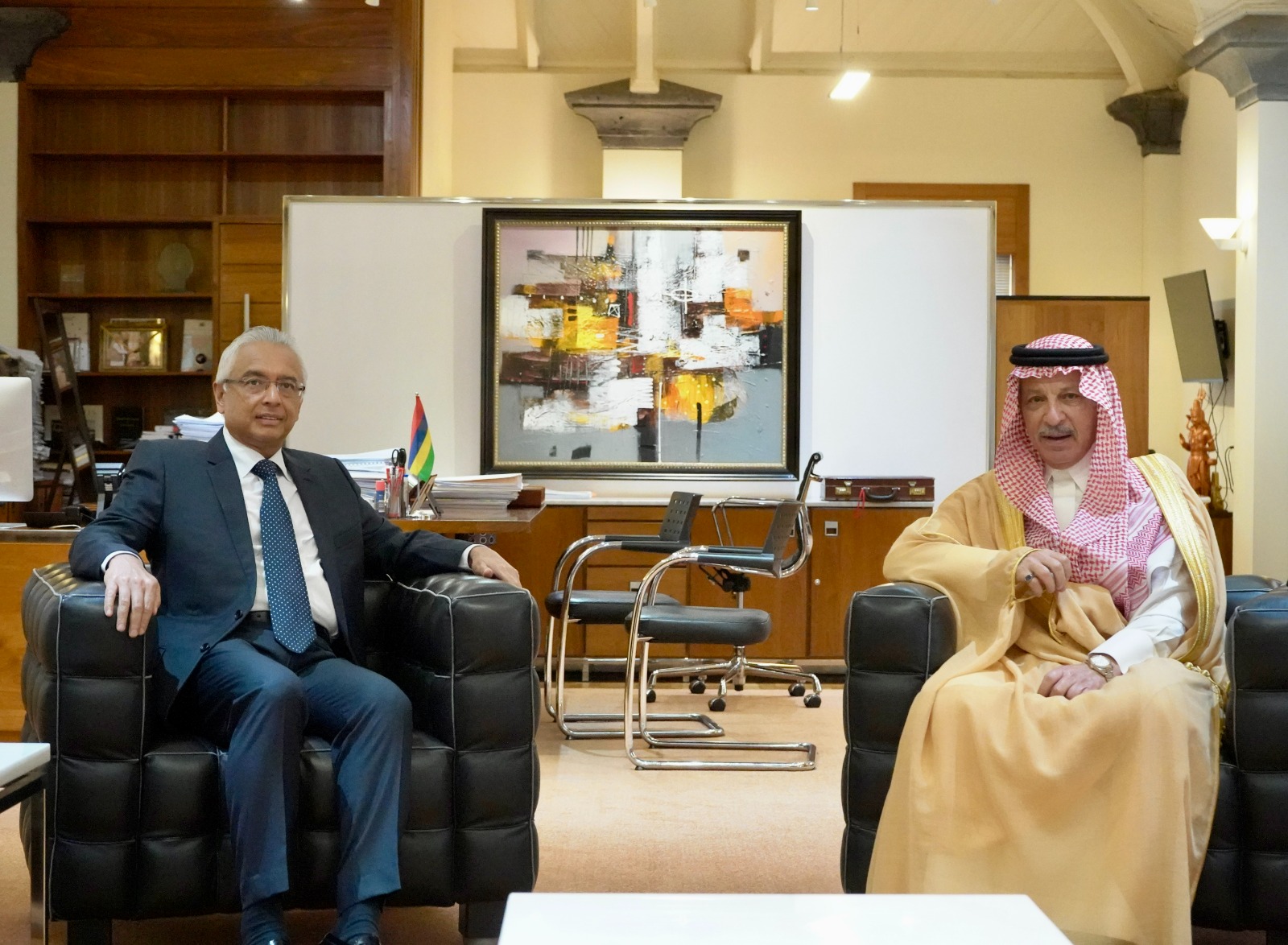 Ahmed bin Abdulaziz Kattan, an adviser at the Royal Court, and Mauritius PM Pravind Jugnauth. (SPA)