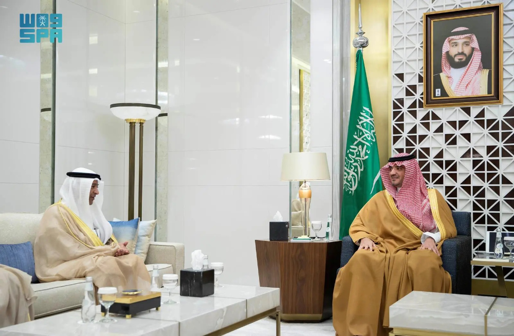 Prince Abdulaziz with Jassem Mohamed Albudaiwi. (SPA)