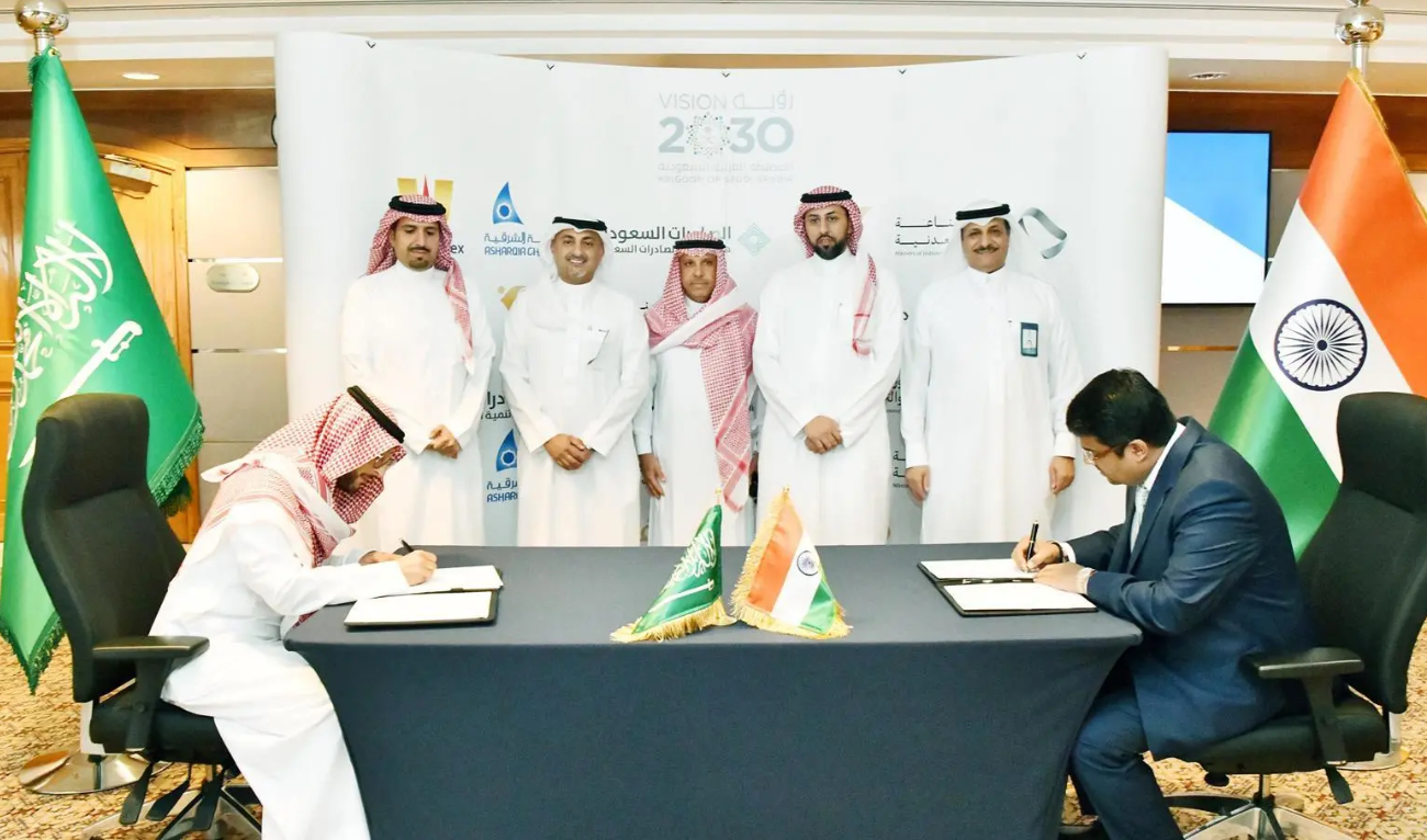 Director of the industry ministry’s branch in the eastern province Abdulaziz Al-Shuaibi and several relevant officials attended the signing ceremony. (SPA)