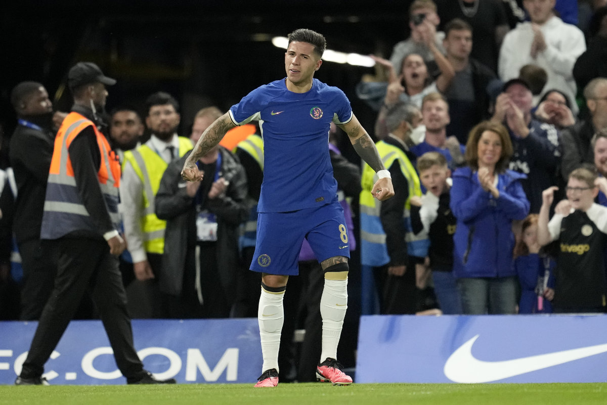 Chelsea and Everton survive scares in English League Cup