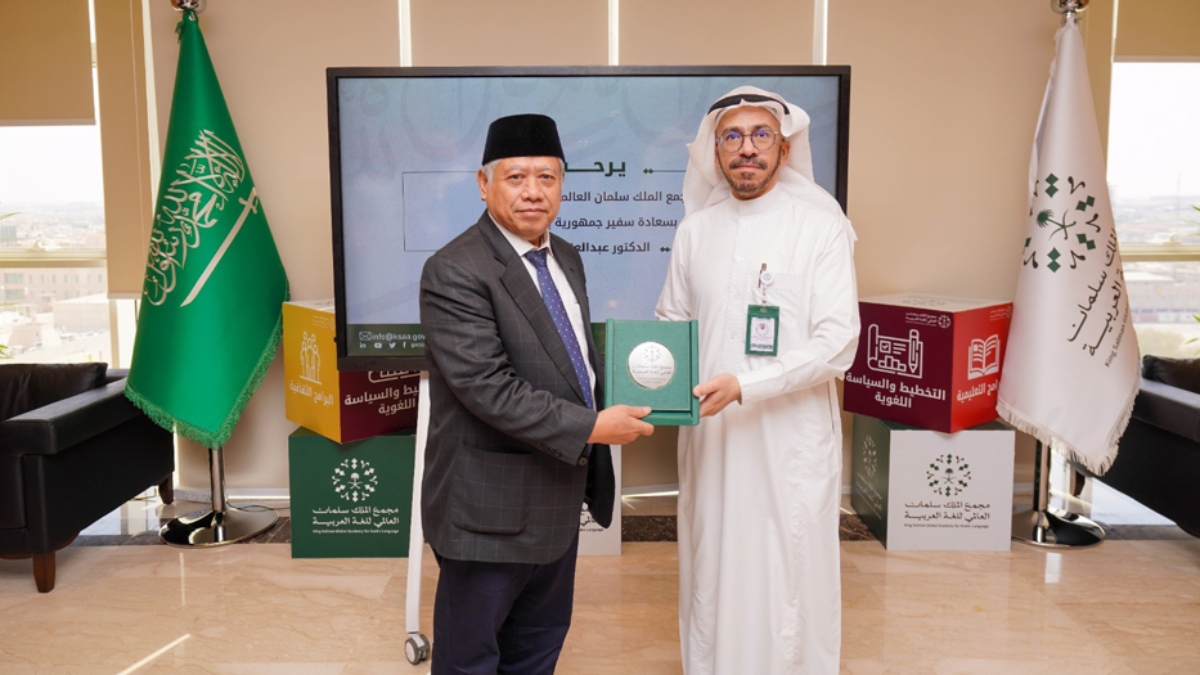 In this photo taken in July 2023, the Indonesian Ambassador to Saudi Arabia Dr. Abdul Aziz Ahmad poses for a picture with KSAA Secretary General Abdullah bin Saleh Al-Washmi. (Indonesian embassy in Riyadh)