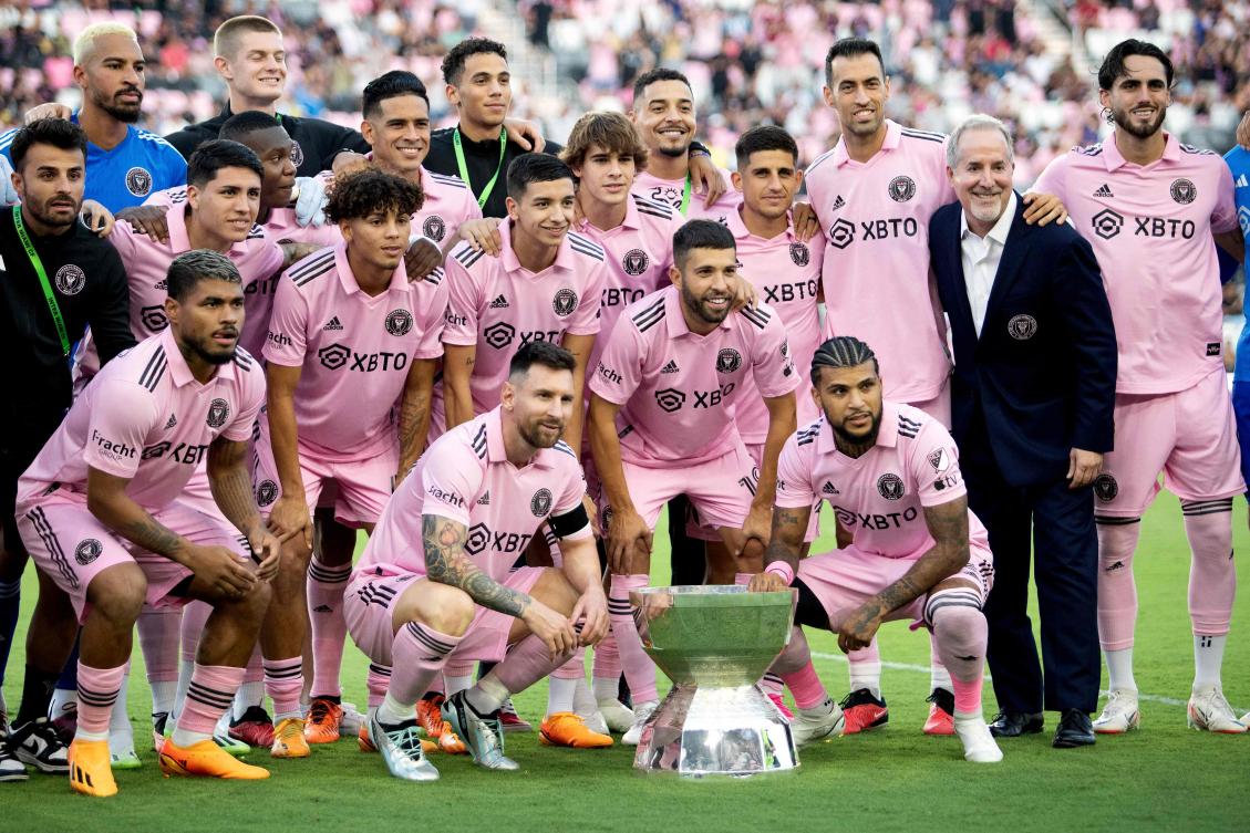 Inter Miami’s Argentine forward Lionel Messi poses alongside teammates with the Leagues Cup trophy ahead of the Major League Soccer (MLS) match against Nashville SC at DRV PNK Stadium in Fort Lauderdale, Florida, on Aug. 30, 2023. (AFP)