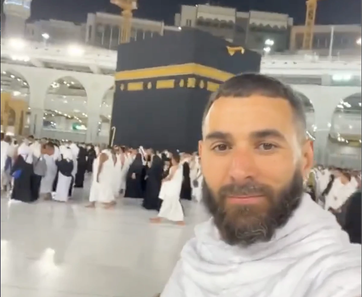 Benzema performs Umrah. Videograb
