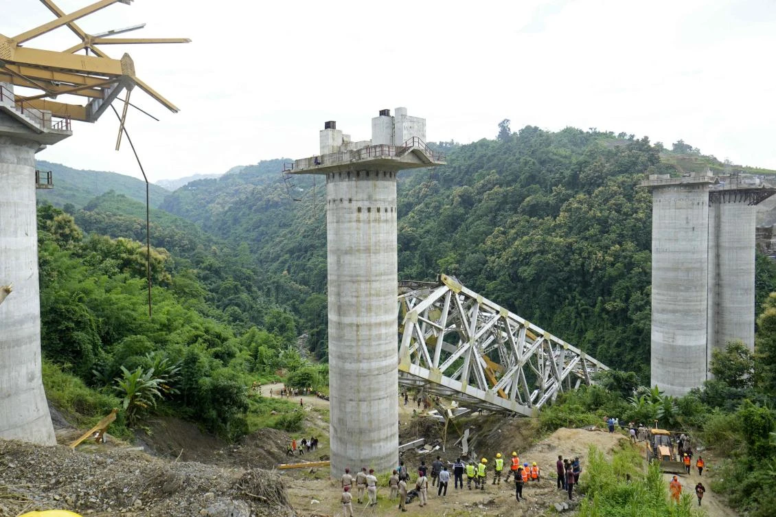 22 killed in Indian railway bridge collapse