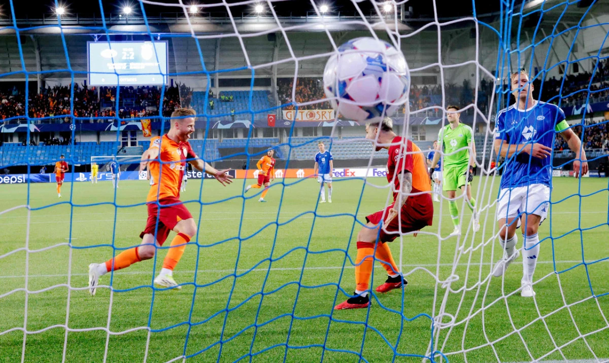 Galatasaray's Norwegian midfielder Fredrik Midtsjo (L) celebrates after scoring his team's third goal during the first leg of the UEFA Champions League playoff against Molde at the Aker Stadion in Molde, western Norway, on Aug. 23, 2023. (AFP)
