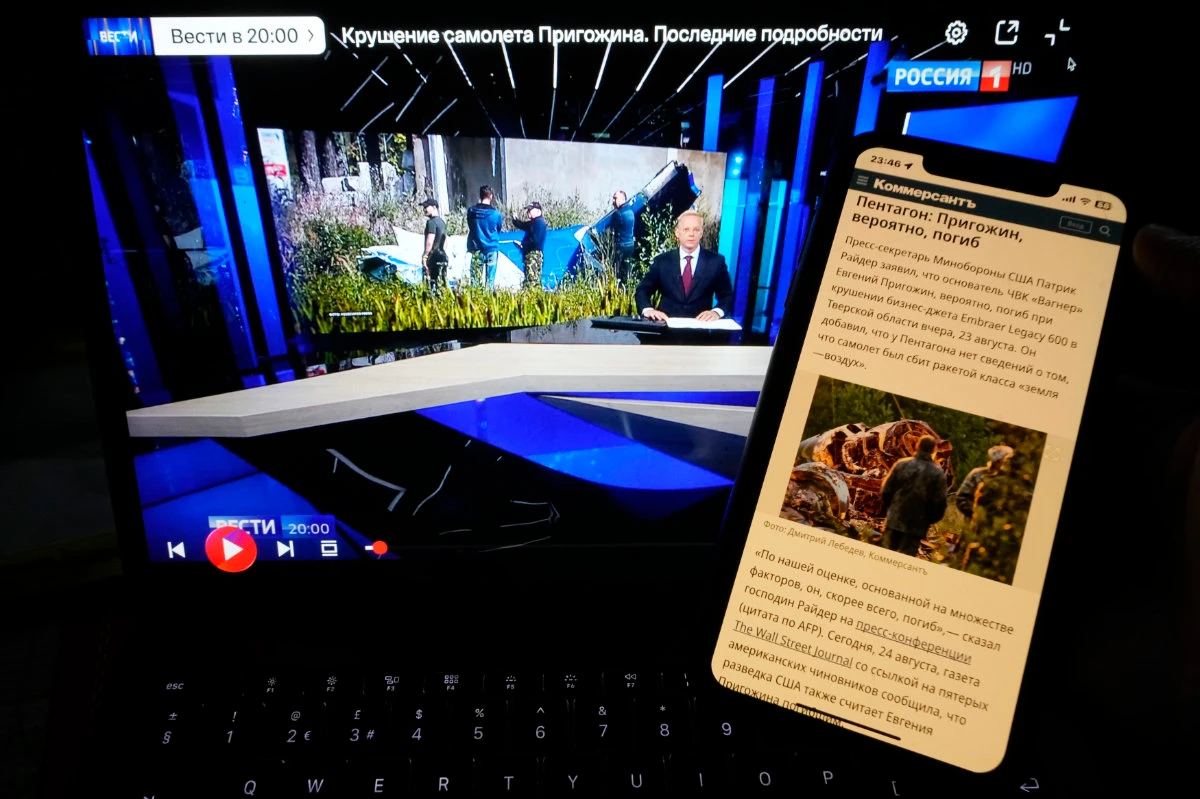 Website of the Russian newspaper Kommersant and TV channel Rossiya 1 showing news that Wagner Group mercenary leader Yevgeny Prigozhin had been killed in a plane crash are displayed on phone and computer screens in St. Petersburg, Russia, on Aug. 24, 2023. (AP)