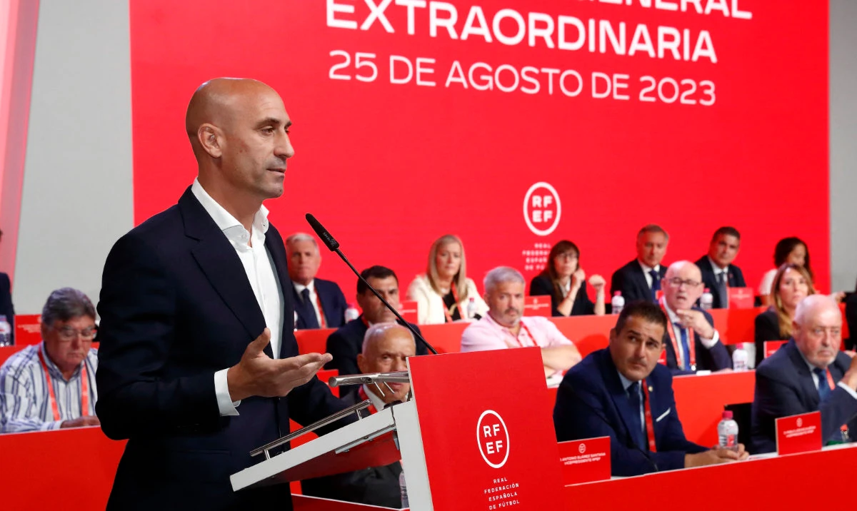 Spanish soccer federation leaders ask president Rubiales to resign over his kiss of player