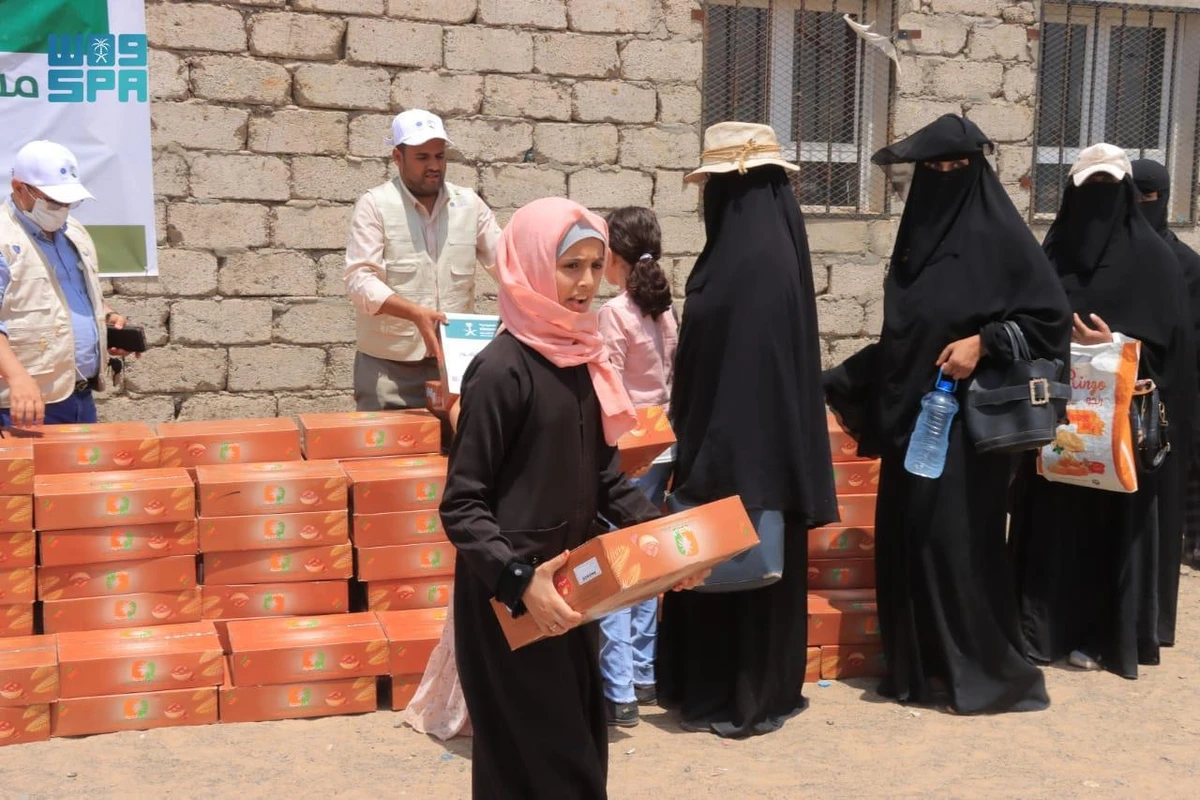 KSrelief distributed on Saturday 6,000 cartons of dates to the most vulnerable families in Marib Governorate, Yemen. (SPA)