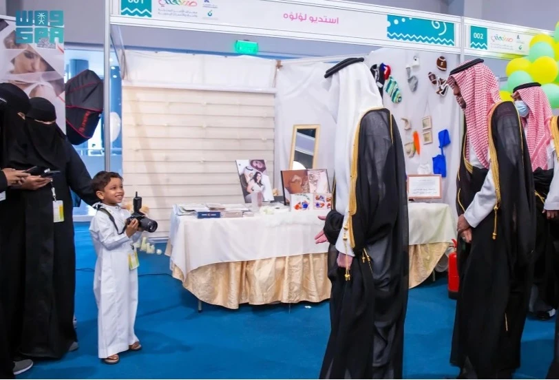 About 300 productive Saudi families and craftsmen, 25 nongovernmental organizations, and five government agencies displayed their products at an exhibition that began on Tuesday and runs for five days. (SPA)