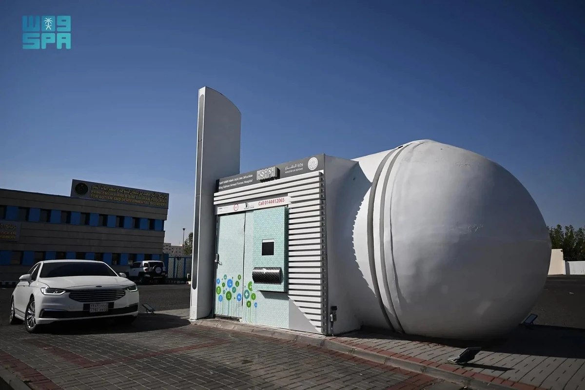 The King Salman Armed Forces Hospital in Tabuk has successfully trialled the first device to dispense medicines electronically. (SPA)