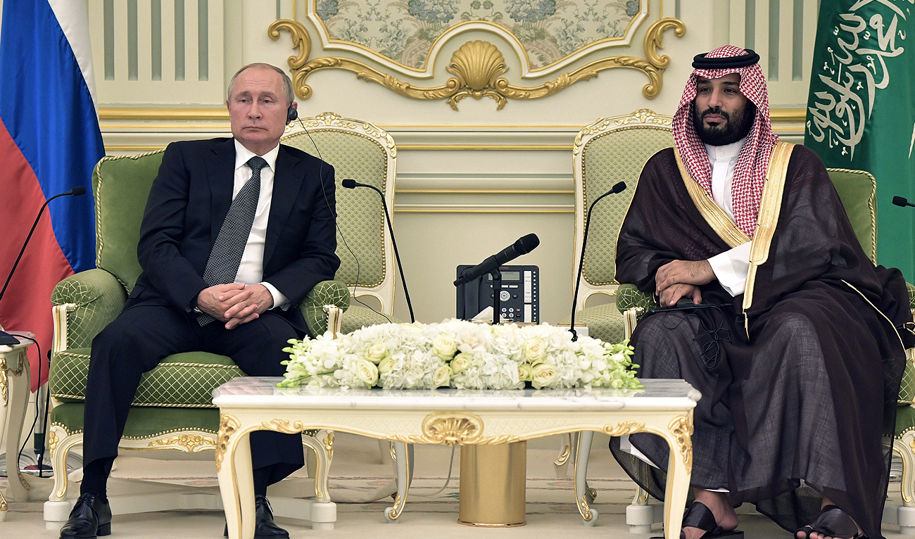 In this file photo, taken on October 14, 2019, Russian President Vladimir Putin (L) gestures during a meeting with Saudi Arabia's Crown Prince Mohammed bin Salman in Riyadh, Saudi Arabia. (AFP/File)