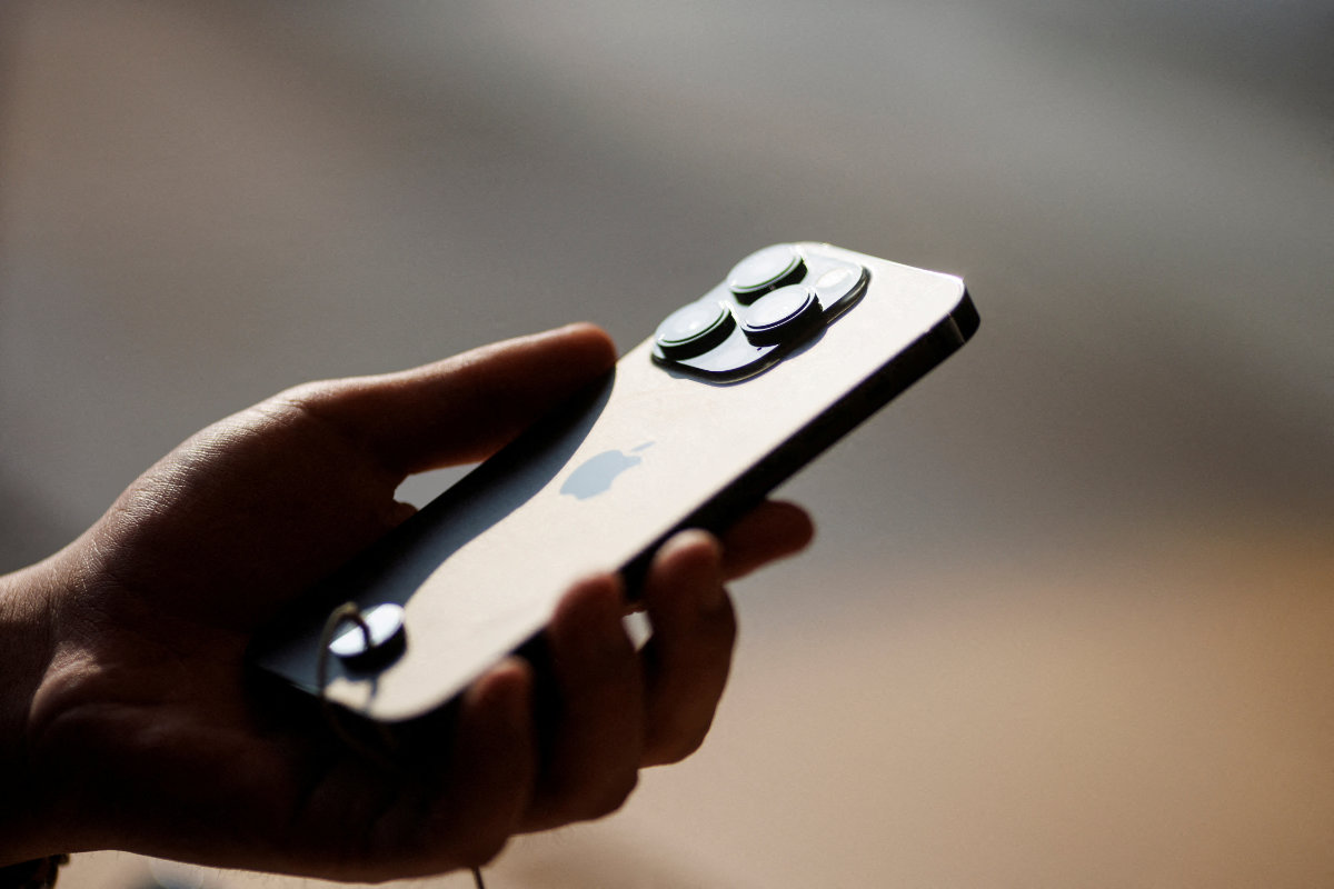 New flaw in Apple devices led to spyware infection, researchers say
