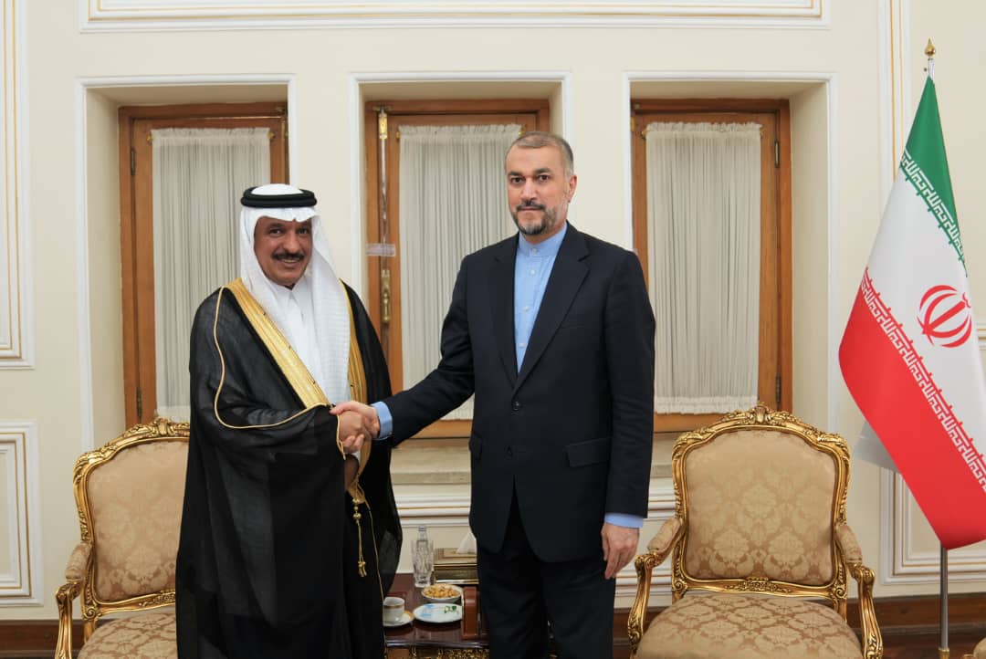 Saudi Arabia’s new ambassador to Iran Abdullah bin Saud Al-Anazi presents a copy of his credentials to Tehran’s Minister of Foreign Affairs Hossein Amir-Abdollahian. (SPA)