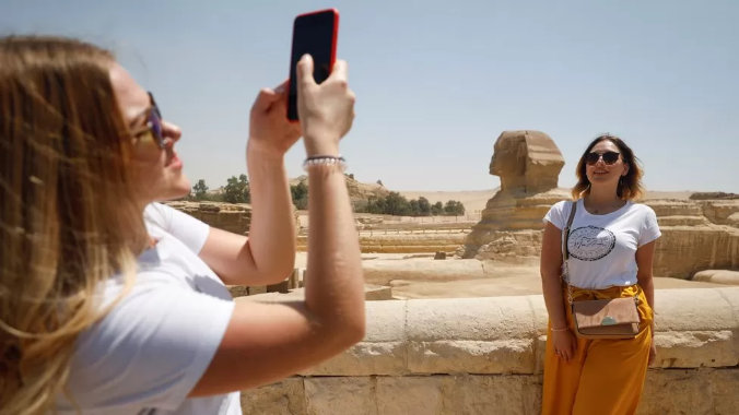 The Egyptian Cabinet has denied imposing a fee of $1,000 on tourists arriving in the country. (Reuters/File)