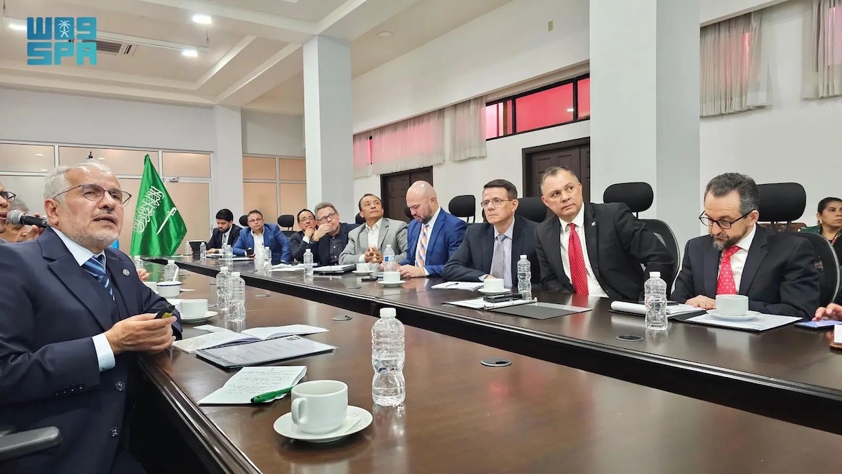 KSrelief chief Dr. Abdullah Al-Rabeeah with several Honduran officials in Tegucigalpa. (SPA)