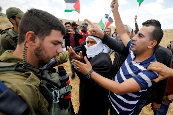 Palestinians argue with Israeli soldiers during a protest near Hebron, West Bank. (Reuters/File)