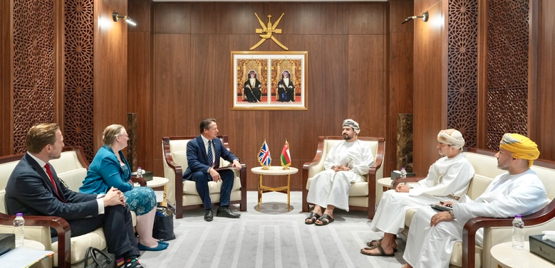 The Minister of Commerce, Industry, and Investment Promotion of Oman Qais bin Mohammed Al-Yousef held discussions with Nigel Huddleston, the UK’s business minister. (ONA)