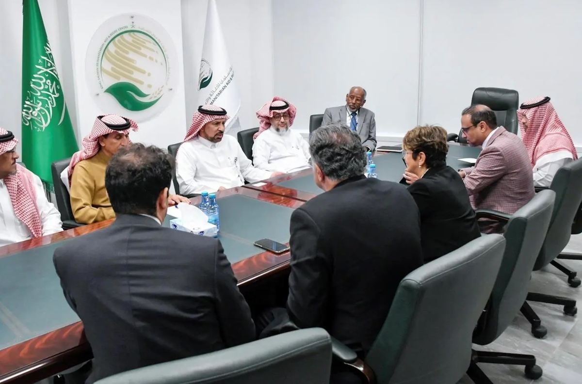 The two discussed matters relating to relief and humanitarian affairs, as well as projects in the region. (SPA)