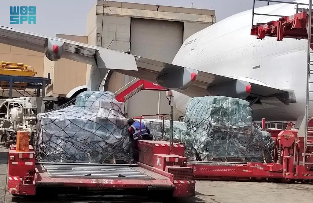 A specialized team from the center has been entrusted with the task of overseeing the distribution of aid in collaboration with the Libyan Red Crescent. (SPA)