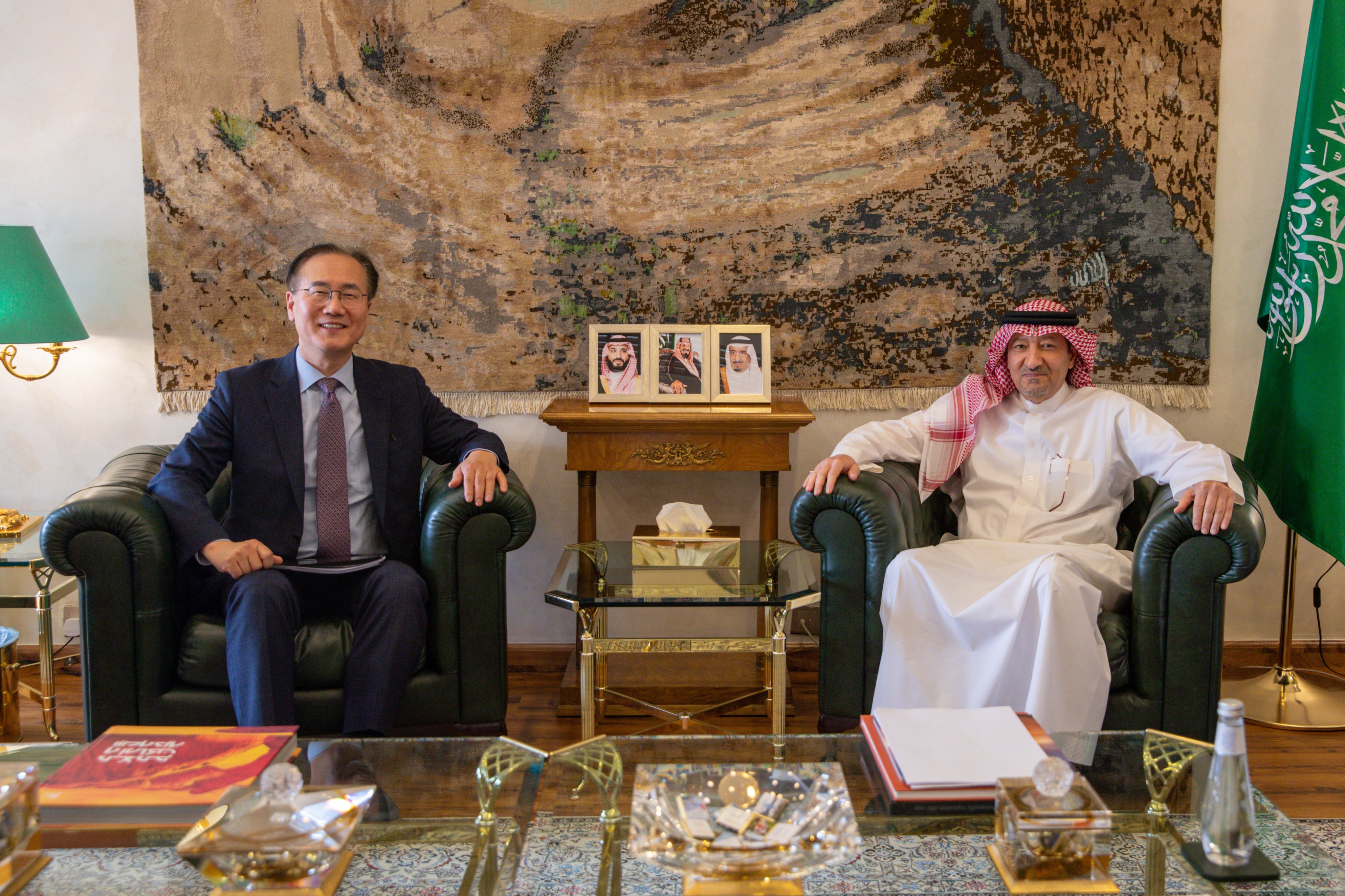 Saudi Deputy Foreign Minister Waleed Al-Khuraiji receives Park Joon-yong, the ambassador of South Korea to the Kingdom, in Riyadh on Sunday. (SPA)