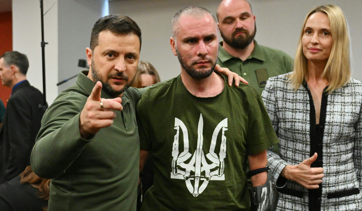 Ukrainian President Volodymyr Zelensky visits with wounded Ukrainian soldiers at the Staten Island University Hospital in the Staten Island borough of New York City on September 18, 2023. (AFP)