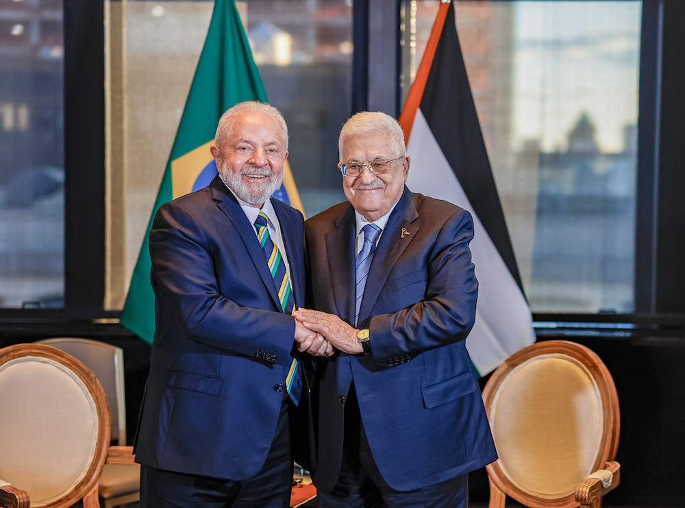 Mahmoud Abbas, right, invited Luiz Inacio Lula da Silva to visit Palestine. (Supplied)