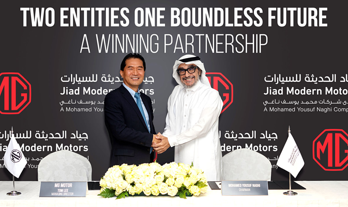 MG Motor’s Managing Director for MENA Tom Lee and Mohamed Yousuf Naghi, chairman of Mohammed Yousuf Naghi Group, attend the signing ceremony.