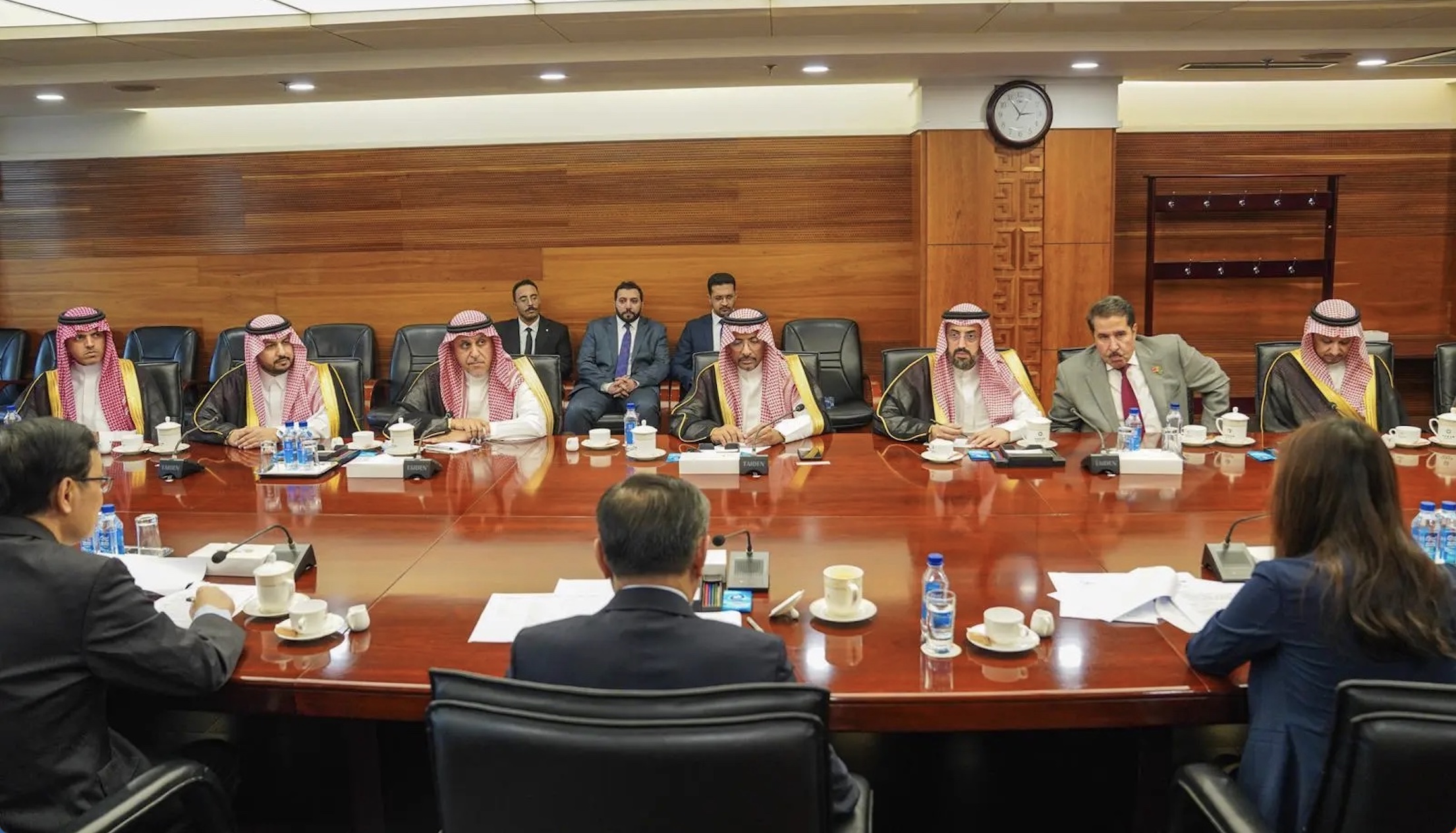Saudi Minister of Industry and Mineral Resources Bandar Alkhorayef on Wednesday held talks with China’s Vice Minister of Commerce Wang Shouwen. SPA