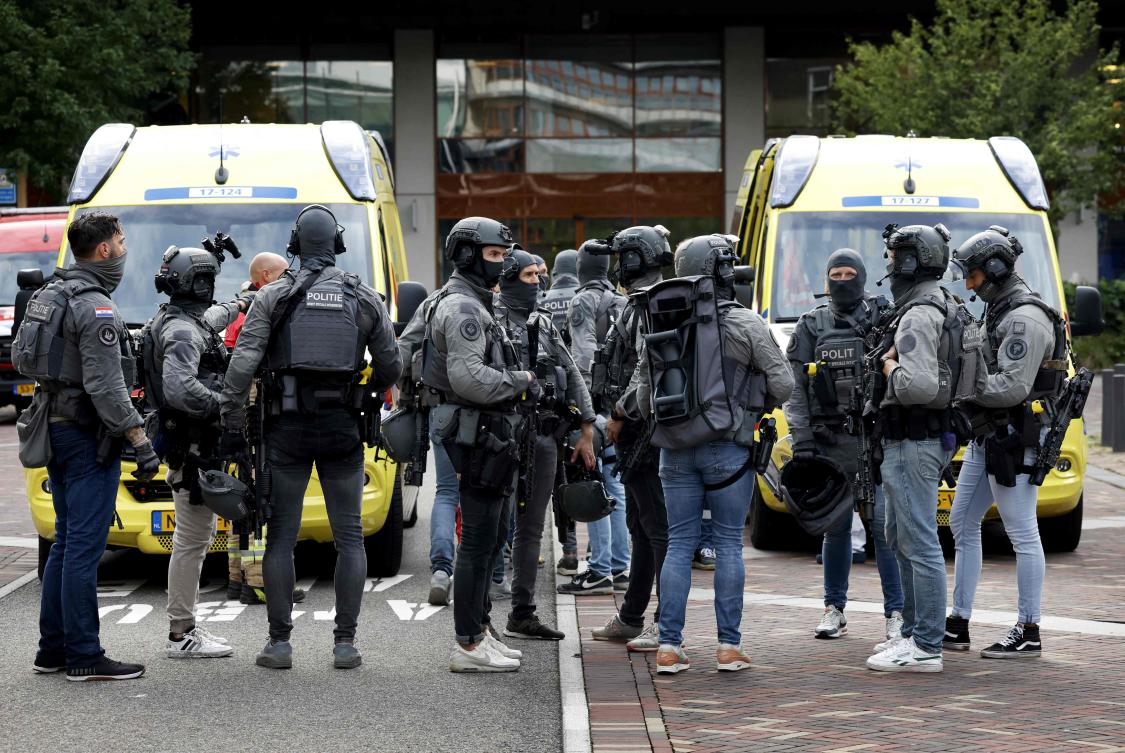 Netherlands’ special intervention police officers gather at the Erasmus University Medical Center (Erasmus MC) in Rotterdam on Sept. 28, 2023, which was cordoned off after two reported shooting incidents. (AFP)
