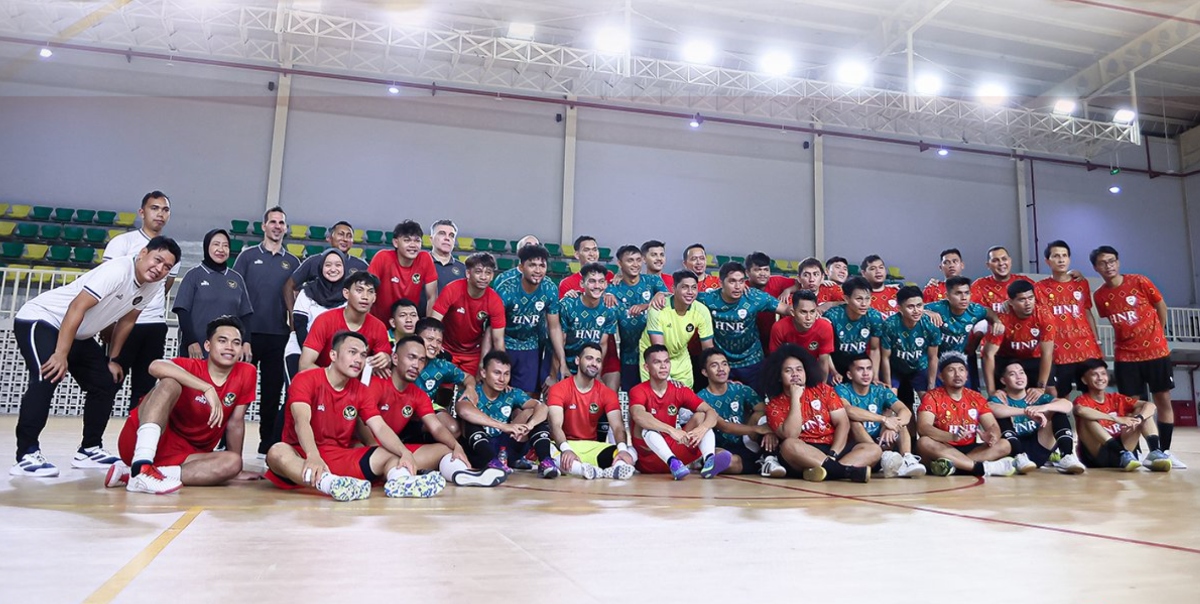 Indonesia’s national futsal team poses for a group photo in Jakarta on Sept. 27, 2023, before departure to Saudi Arabia to play AFC Futsal Asian Cup qualifier matches. (AFC)