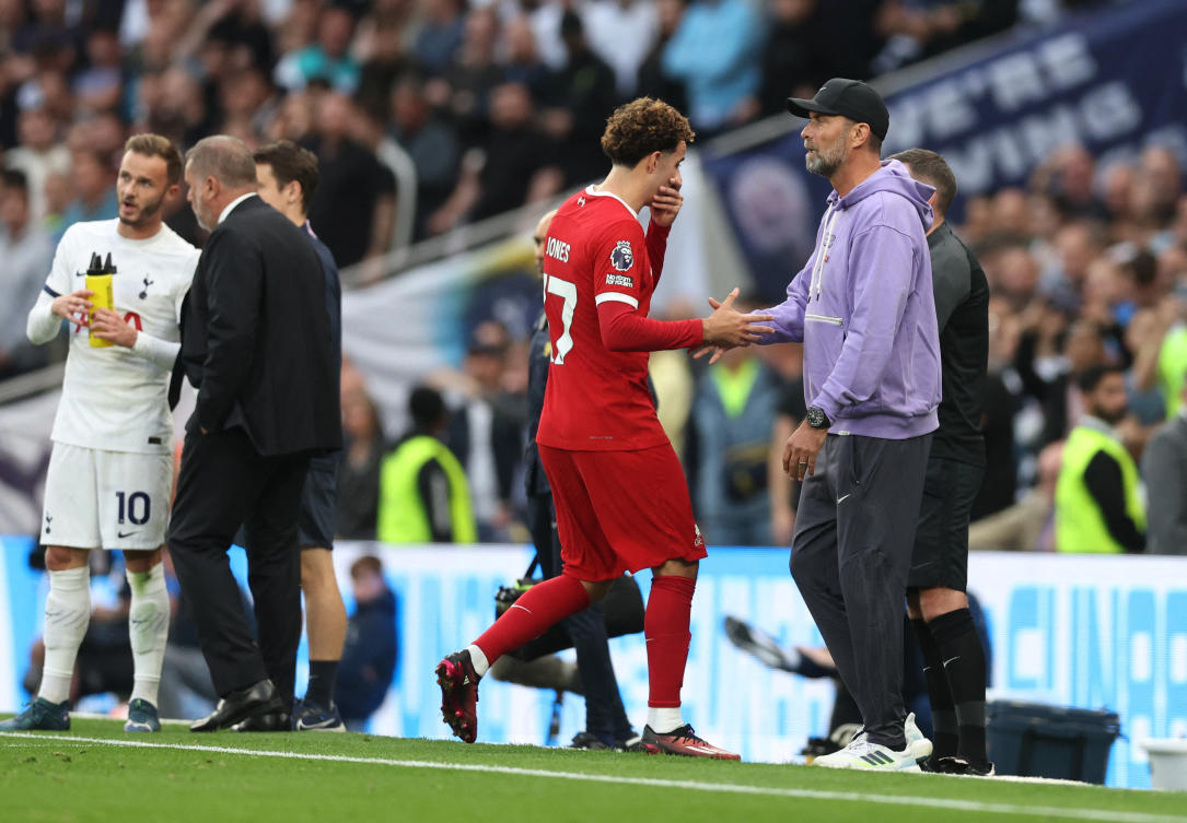 Liverpool’s Curtis Jones with manager Juergen Klopp after being sent off during their Premier League match against Tottenham Hotspur at Tottenham Hotspur Stadium, London on Sept. 30, 2023. (Reuters)