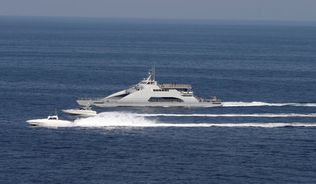 Iranian Revolutionary Guards speed boats are seen near the USS John C. Stennis CVN-74 (not pictured) as it makes its way to gulf through strait of Hormuz, December 21, 2018. (REUTERS)