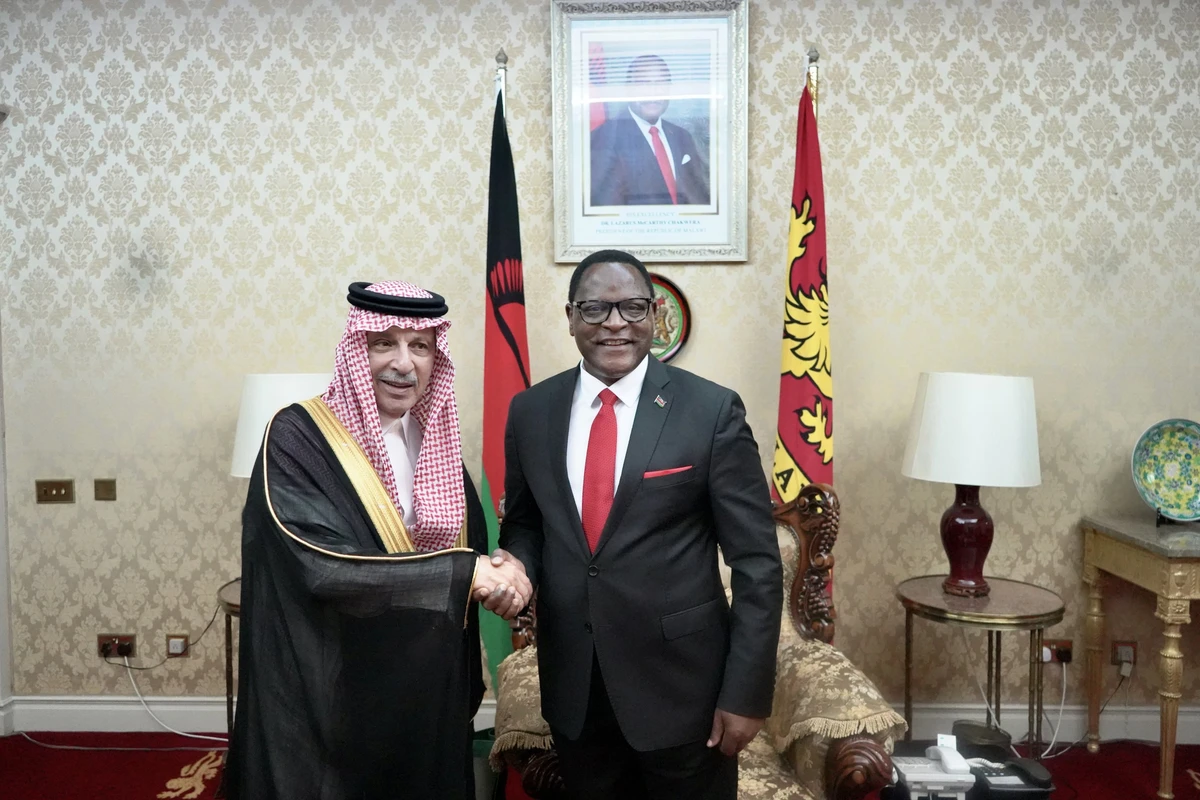 Malawi’s President Lazarus Chakwera receives Saudi Royal Court Adviser Ahmed bin Abdulaziz Kattan in Lilongwe on Tuesday. (SPA)