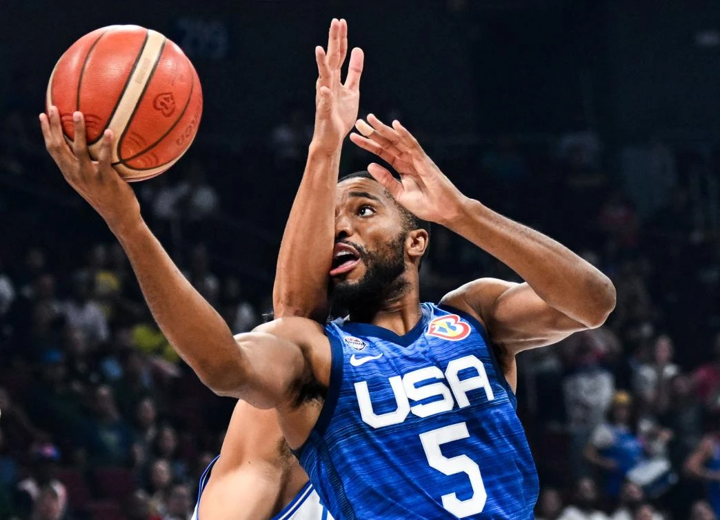 US’s Mikal Bridges lays up during the FIBA Basketball World Cup quarter-final match between USA and Italy in Manila on September 5, 2023. (AFP)